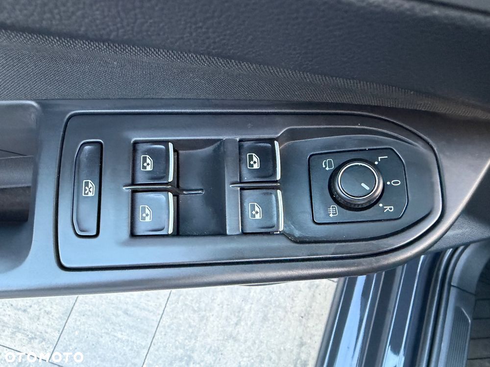 Volkswagen Golf 2.0 TDI Life - 35