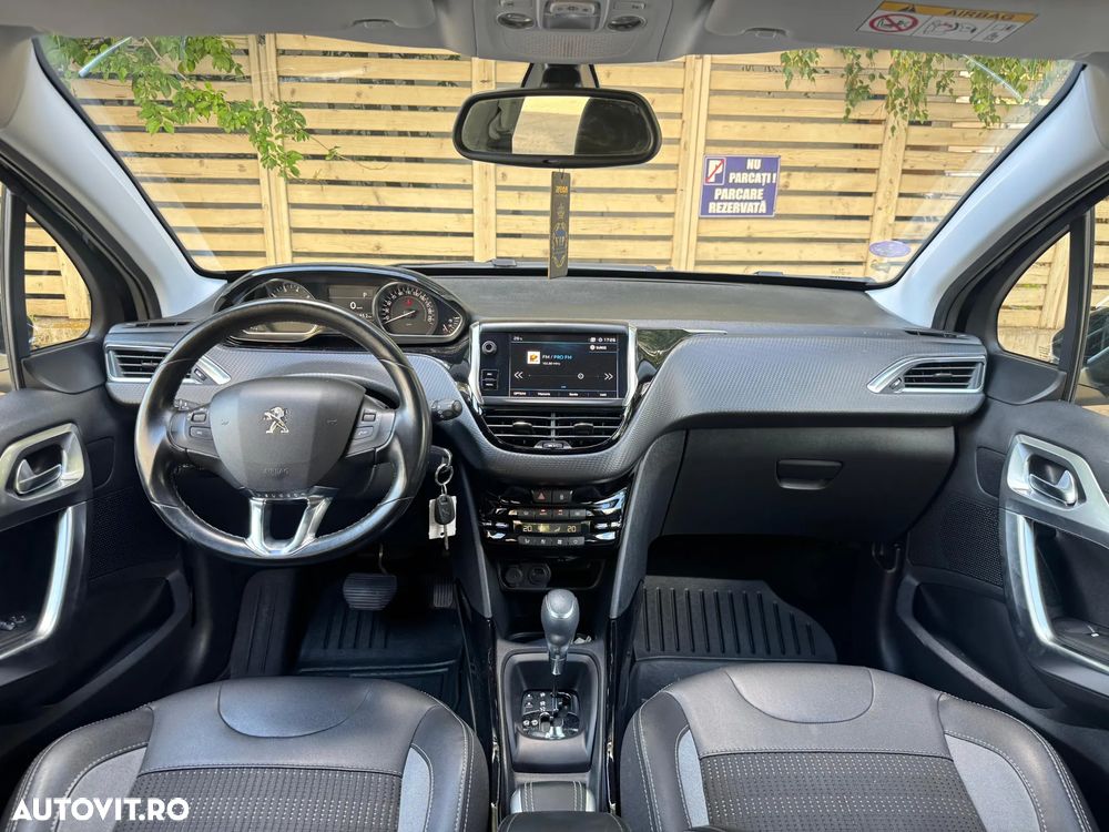 Peugeot 2008 PureTech 110 GPF Stop&Start EAT6 Allure - 12