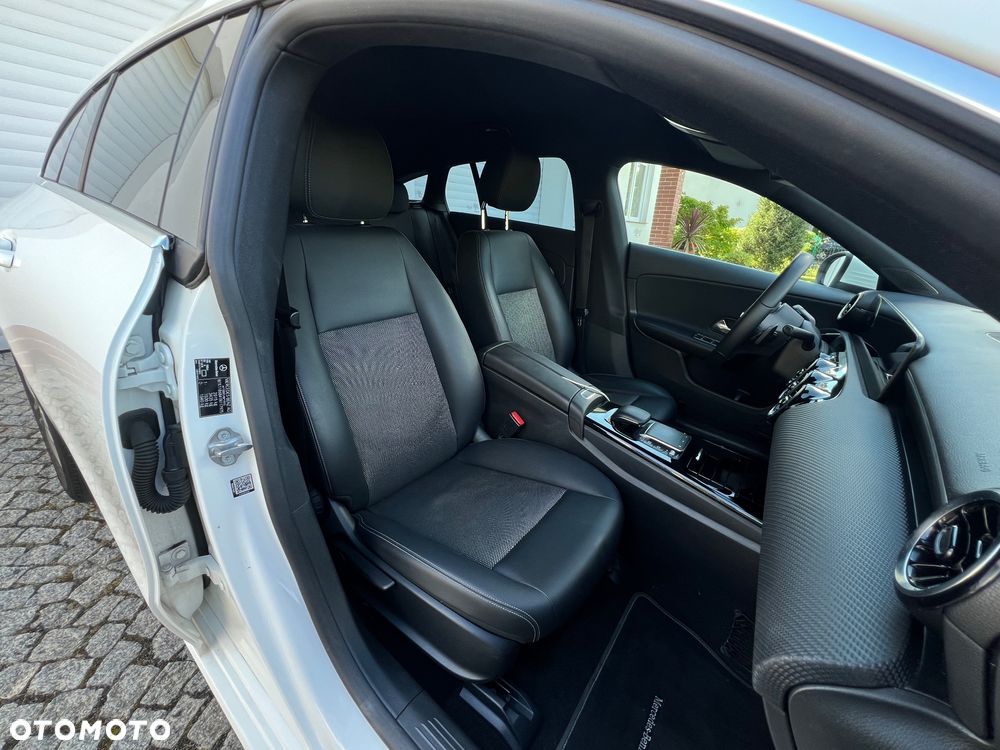 Mercedes-Benz CLA 180 Shooting Brake 7G-DCT - 14