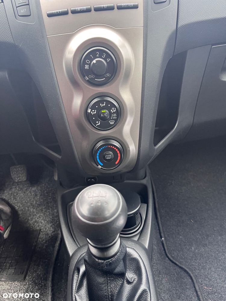 Toyota Yaris - 17