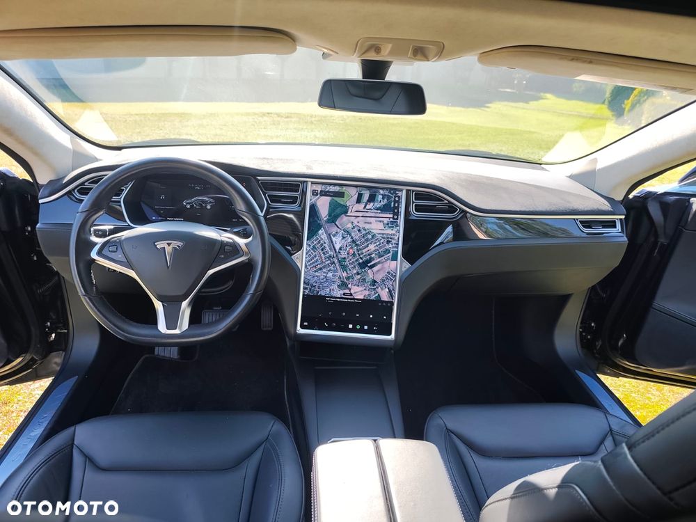 Tesla Model S - 11