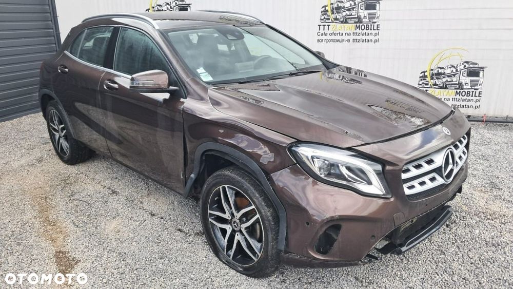 Mercedes-Benz GLA - 10
