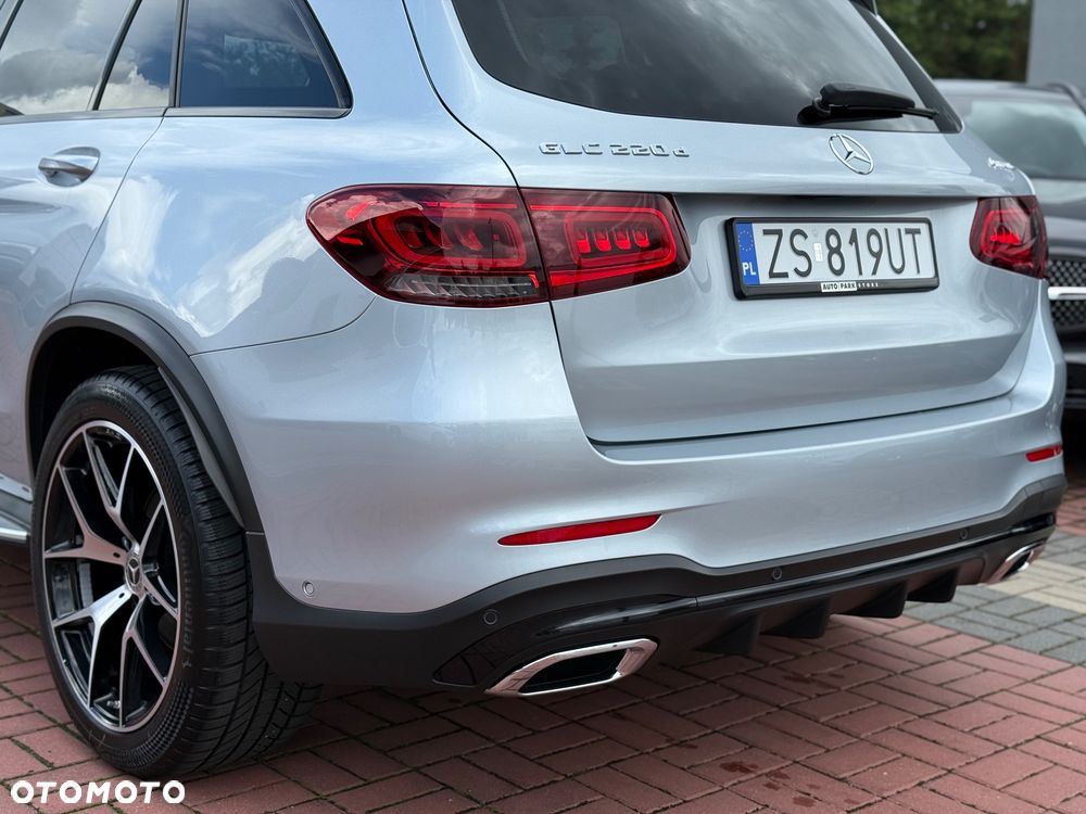 Mercedes-Benz GLC 220 d 4Matic 9G-TRONIC AMG Line Plus - 29