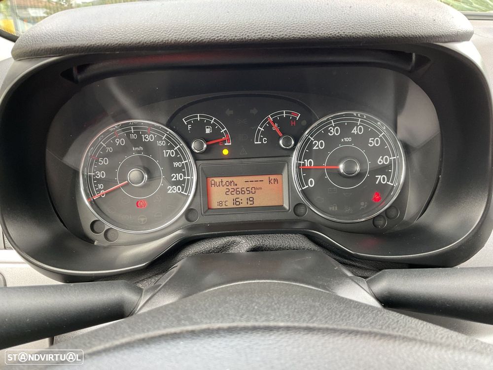 Fiat Punto 1.3 M-Jet Easy S&S - 20