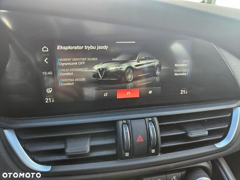 Alfa Romeo Giulia 2.0 Turbo 16V AT8-Q4 Veloce Ti - 9