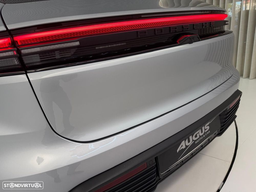 Porsche Macan Electric 4 - 10