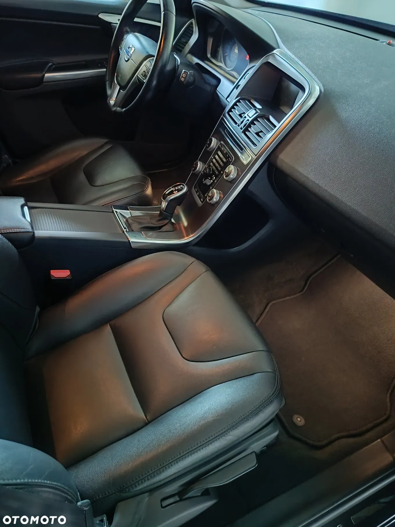 Volvo XC 60 D5 AWD Momentum - 16