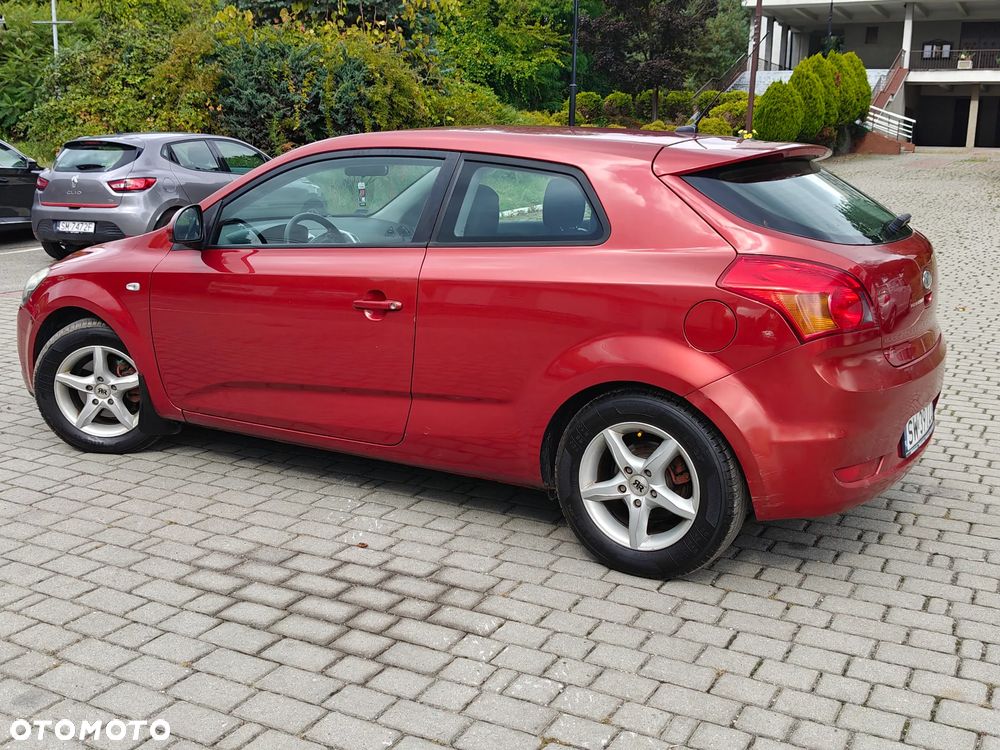 Kia Ceed - 34