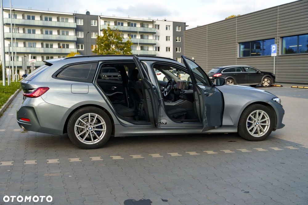 BMW Seria 3 318d MHEV - 19