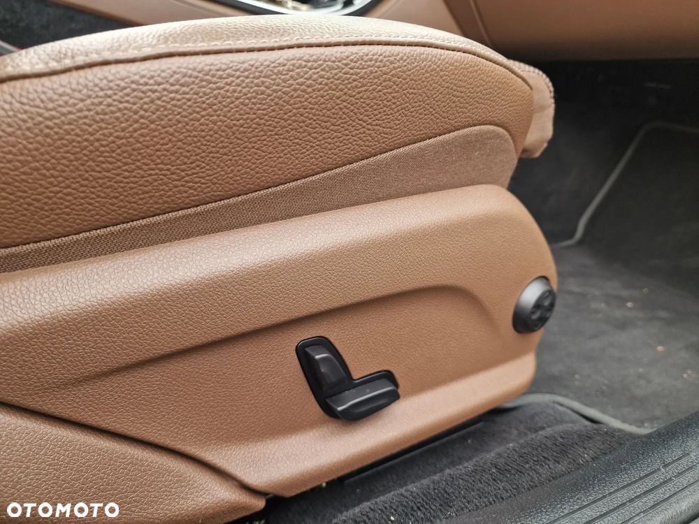 Mercedes-Benz Klasa E 220 d 4-Matic Business Edition 9G-TRONIC - 29