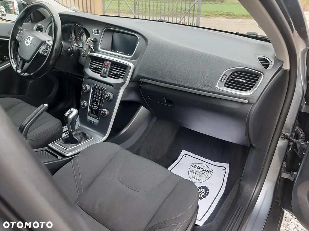 Volvo V40 Cross Country D2 Momentum - 19