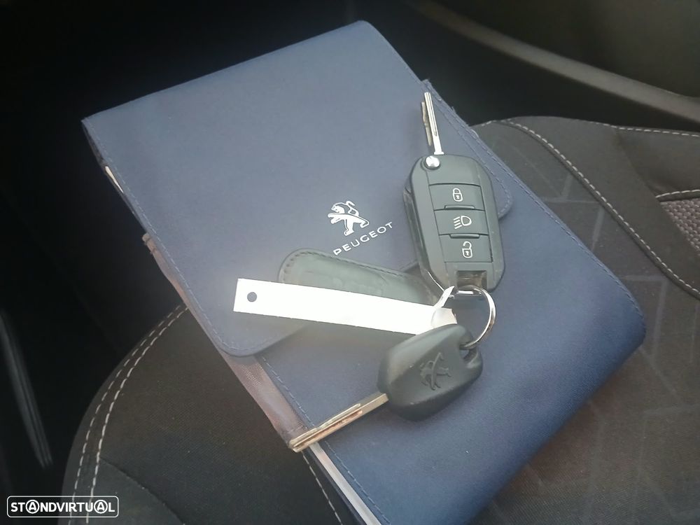 Peugeot 2008 1.2 PureTech Style - 35