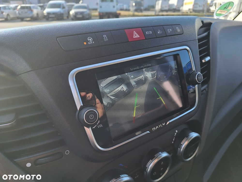 Iveco 35S18 HiMatic furgon 16m blaszak automat FV23% MAXI - 17