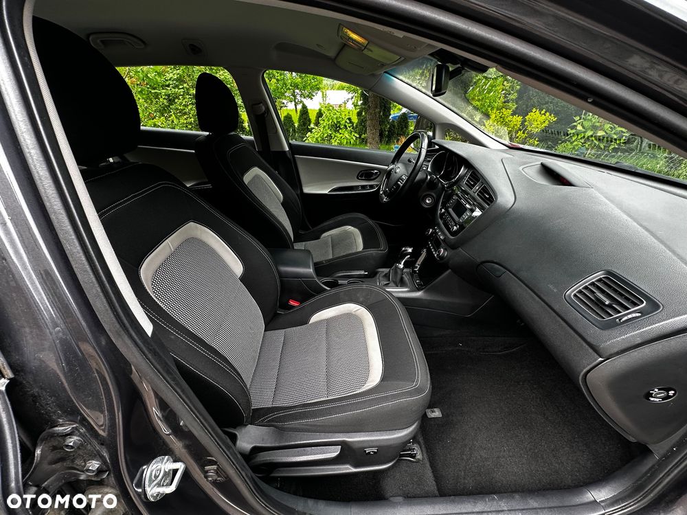 Kia Ceed 1.6 GDI Dream Team Edition - 6