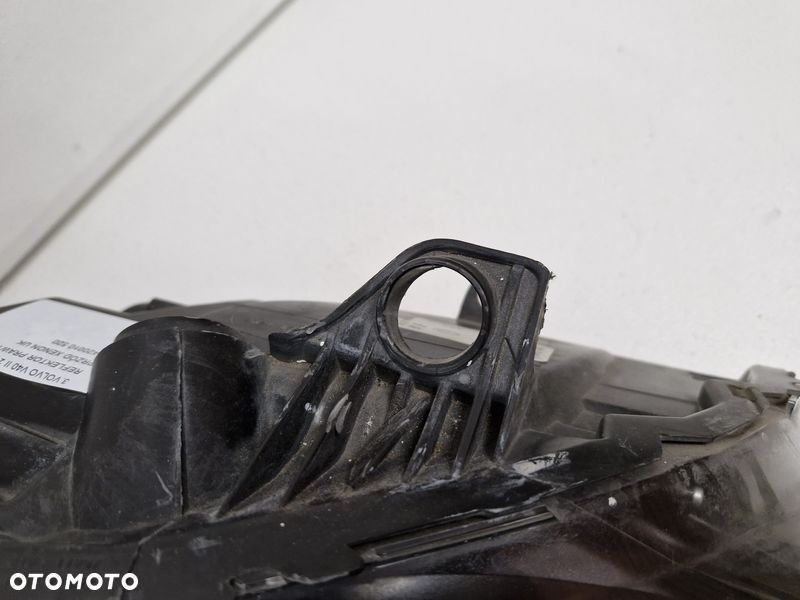 VOLVO V40 II 2 LAMPA REFLEKTOR PRAWY PRZÓD XENON UK 31420010 - 5