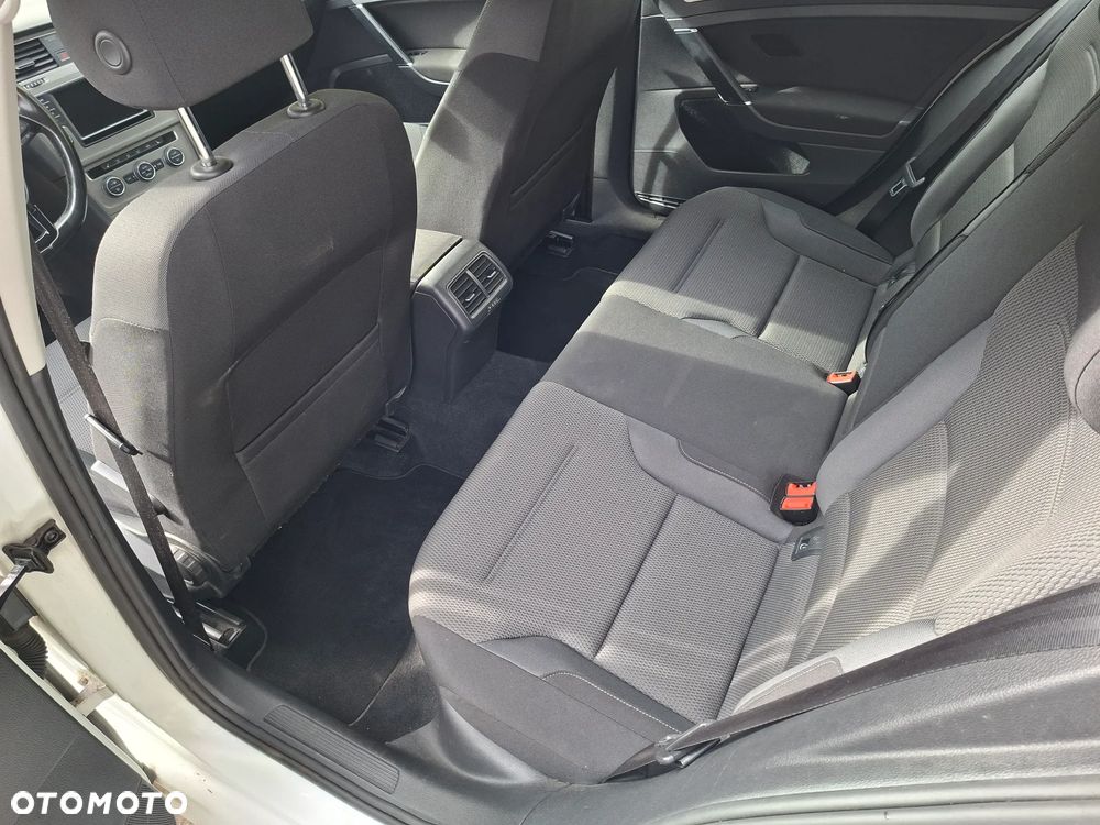 Volkswagen Golf - 6