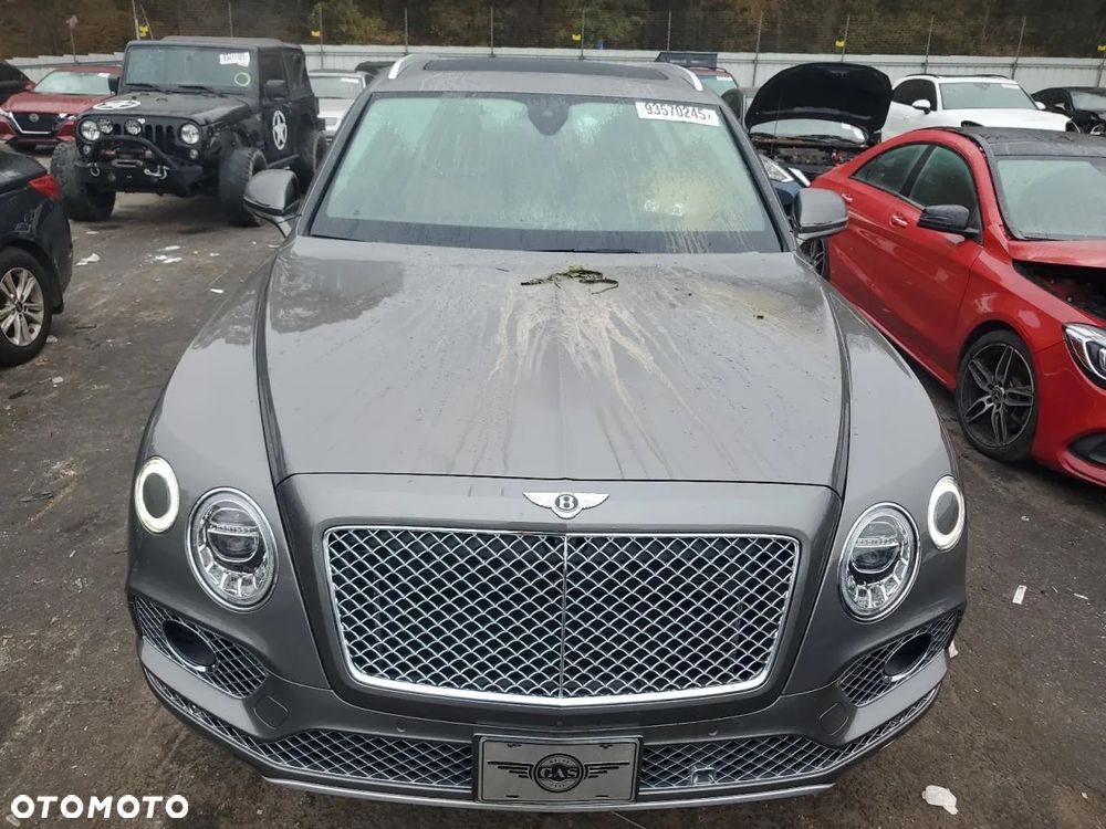 Bentley Bentayga - 2