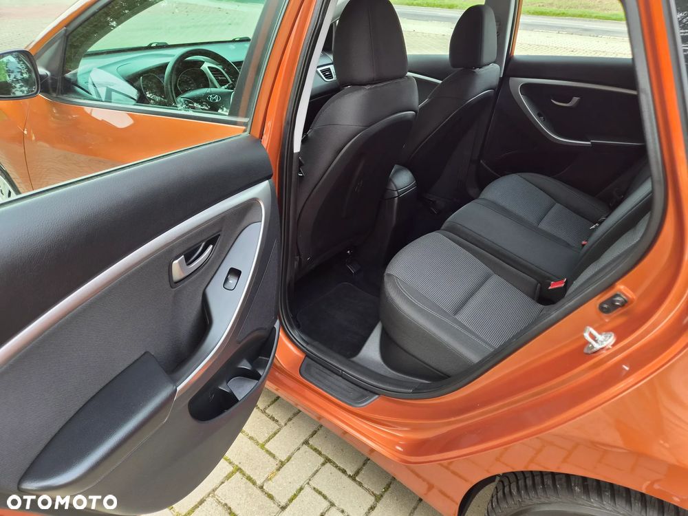 Hyundai i30 blue Kombi 1.6 CRDi Style - 11