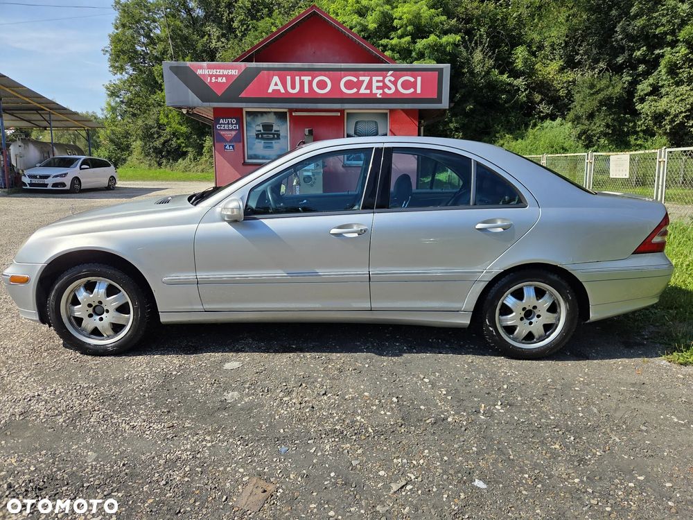 Mercedes-Benz Klasa C 320 4Matic Classic - 5