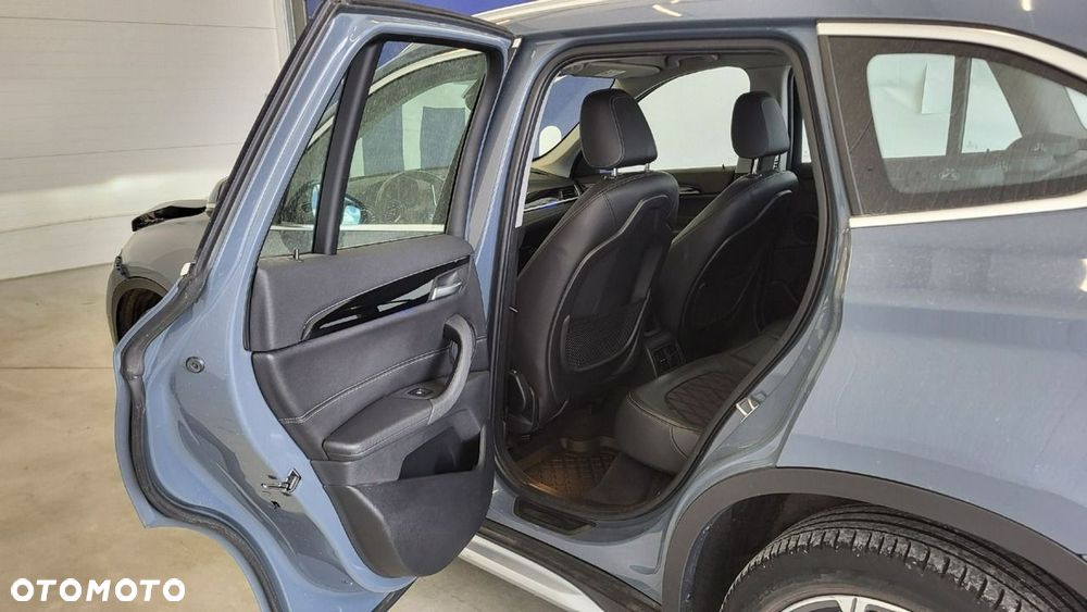 BMW X1 sDrive18d xLine - 22