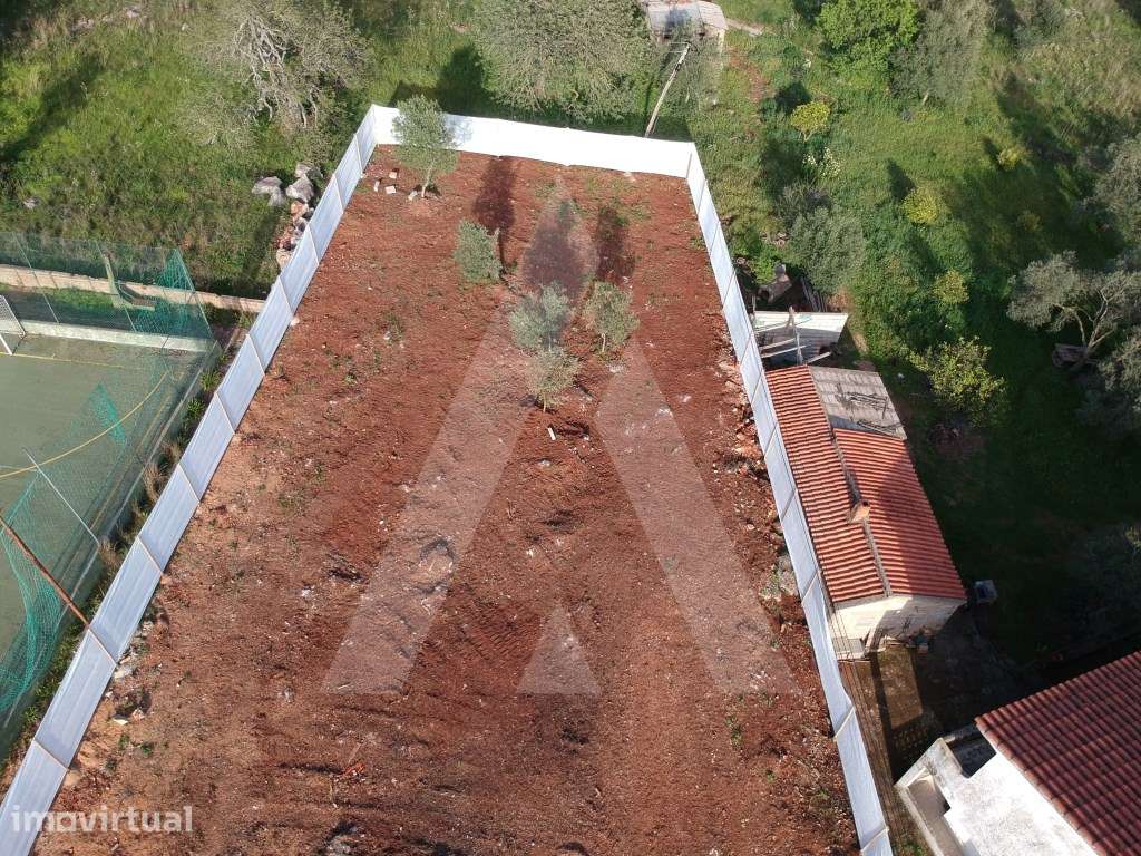 Terreno urbano para construção de 3 moradias em banda, em Benafim ,... - Grande imagem: 2/8