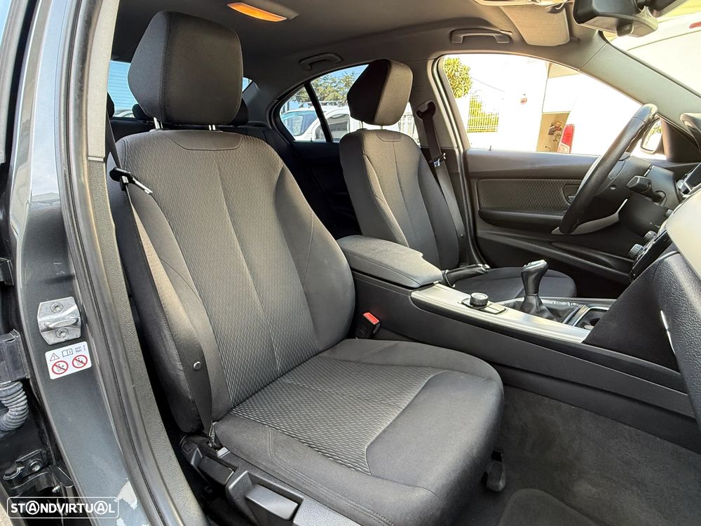 BMW 320 d Advantage - 34