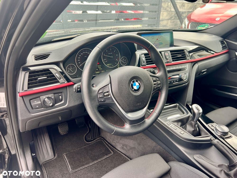 BMW Seria 3 318d xDrive Sport Line - 16