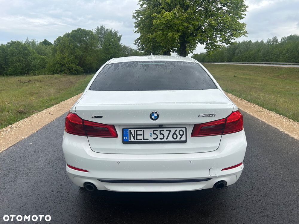 BMW Seria 5 530i xDrive Sport Line - 13