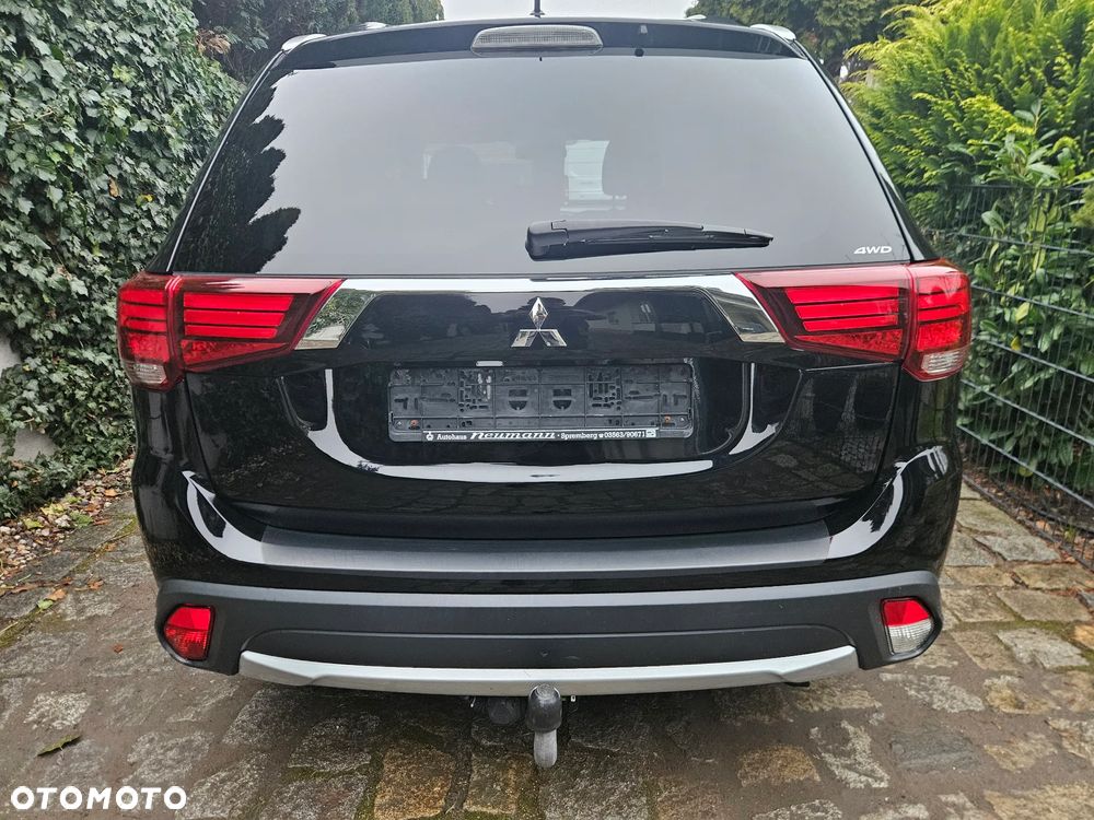 Mitsubishi Outlander 2.2 DI-D 4WD Plus - 5
