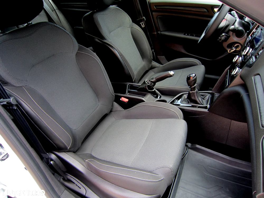 Renault Megane TCe Business - 15