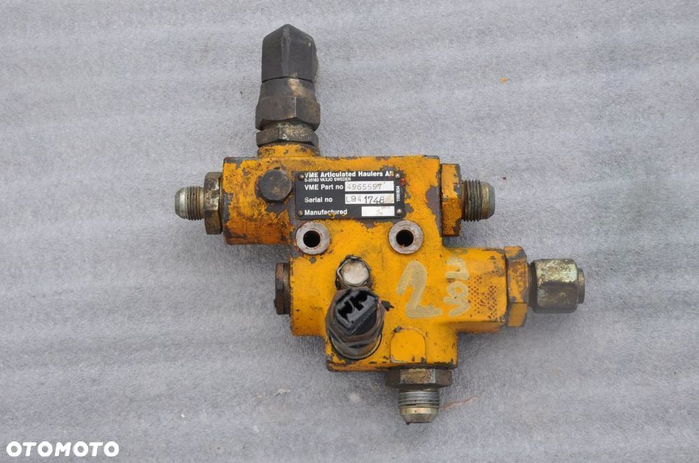 ROZDZIELACZ VOLVO BM A25 4965597/L941748 - 1
