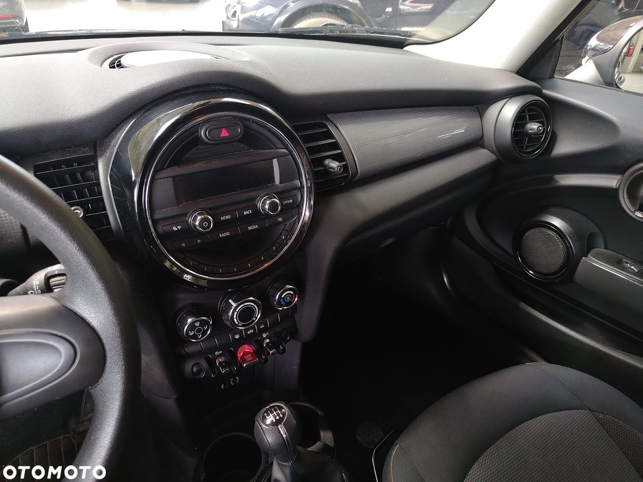 MINI Cooper Standard - 15