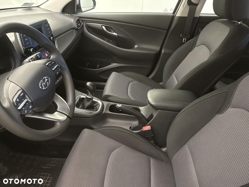 Hyundai i30 1.5 DPI Classic + - 20