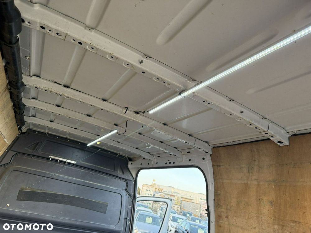 Mercedes-Benz Sprinter - 18