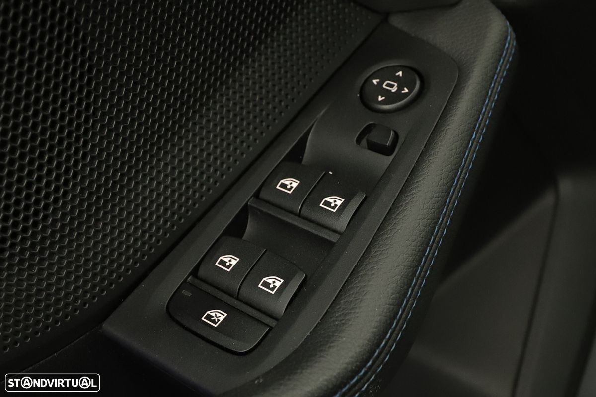 BMW 116 d Pack Desportivo M Auto - 24