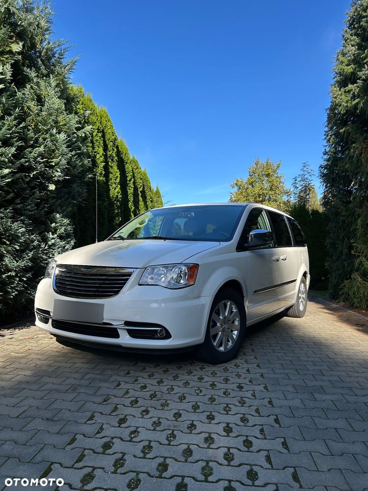 Chrysler Town & Country - 2