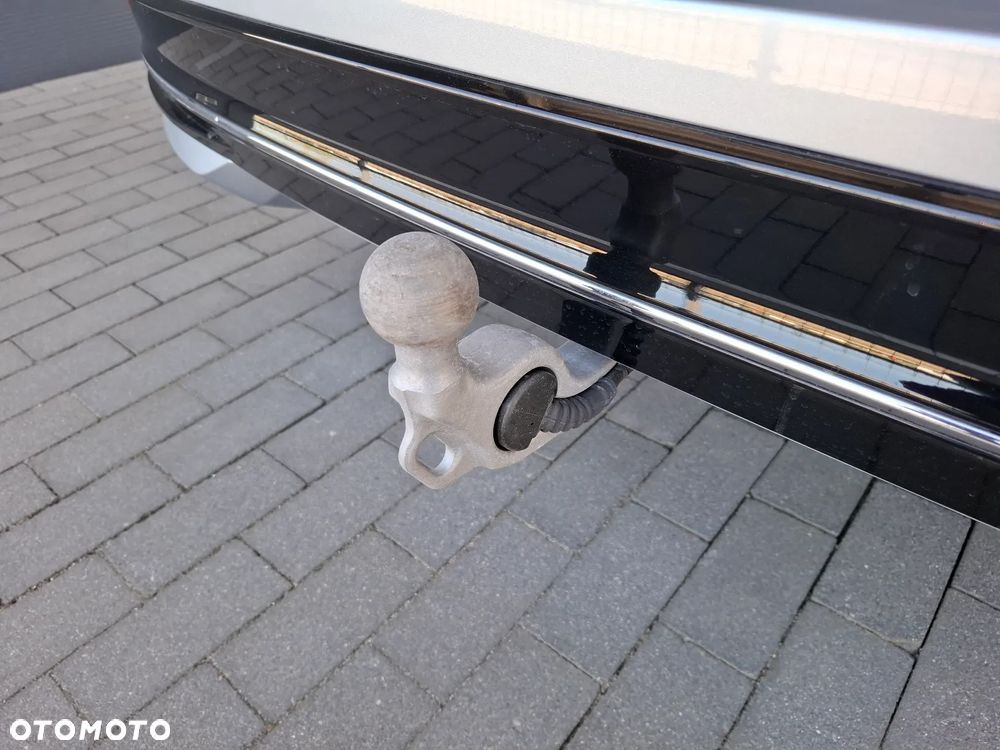 Volkswagen Passat Variant 2.0 TDI SCR DSG Elegance - 17