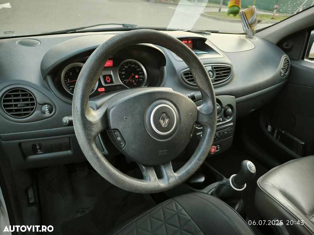 Renault Clio III 1.5dCi Authentique - 9