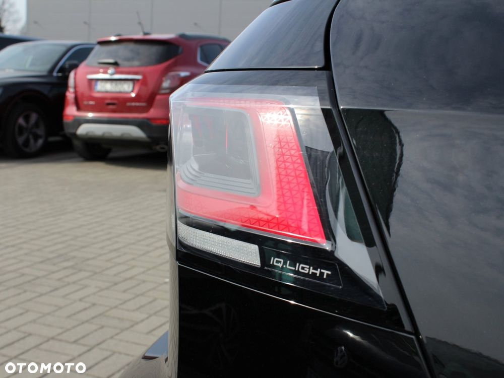 Volkswagen Golf - 28