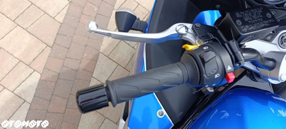Suzuki GSX - 13