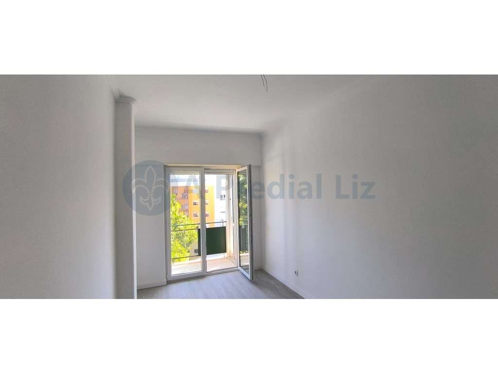 Excelente Apartamento T2 para arrendamento no Restelo - Grande imagem: 3/8
