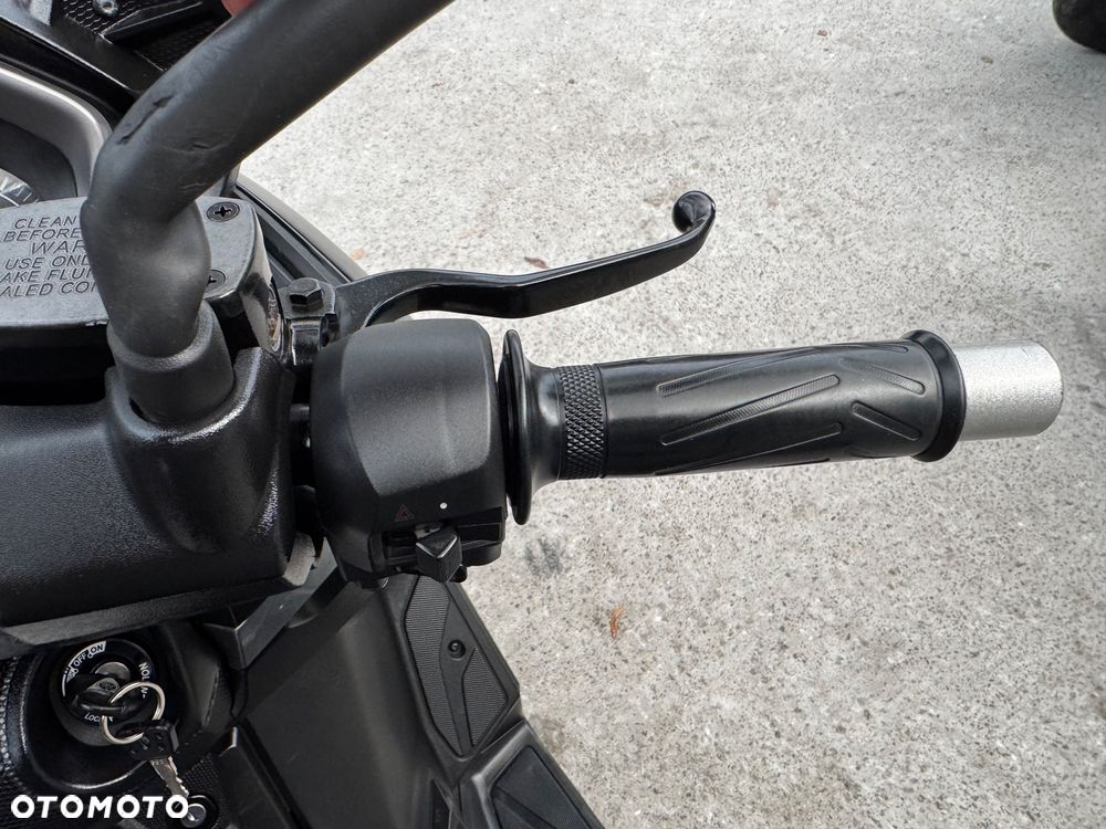 Yamaha X-max - 17