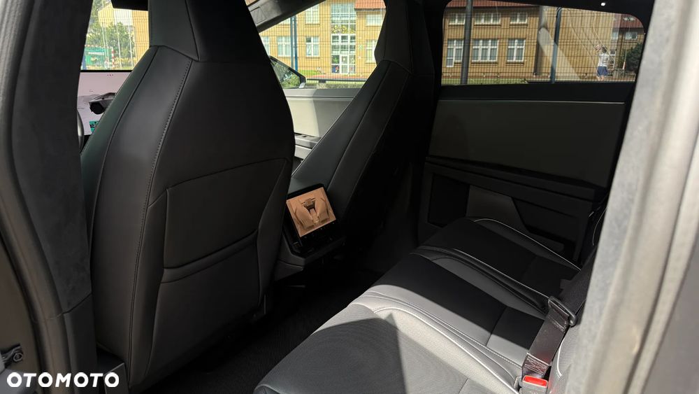 Tesla Cybertruck - 9