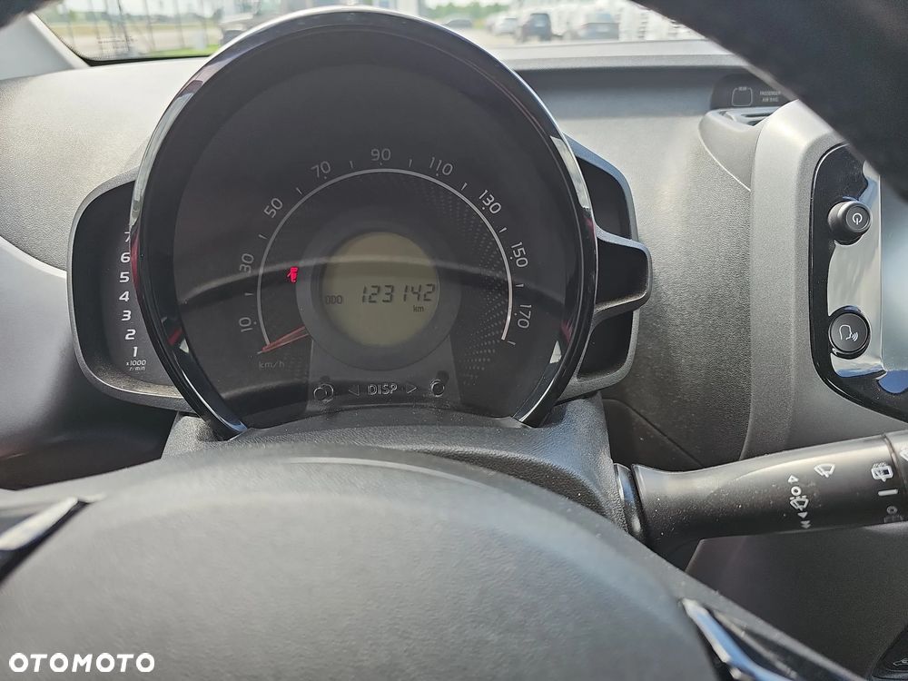 Toyota Aygo x-play - 15