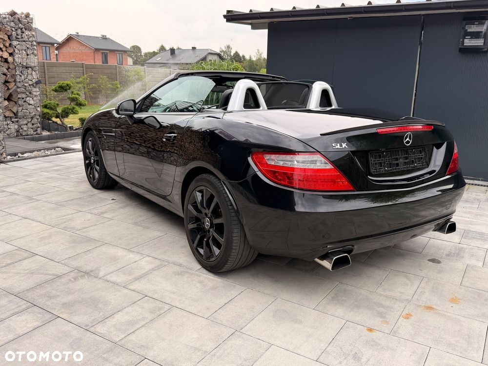 Mercedes-Benz SLK 200 CGI - 16