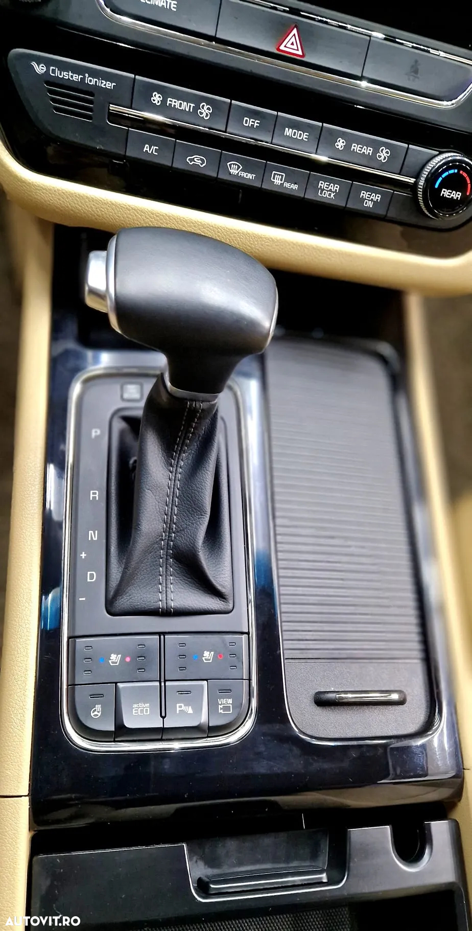 Kia Carnival - 12