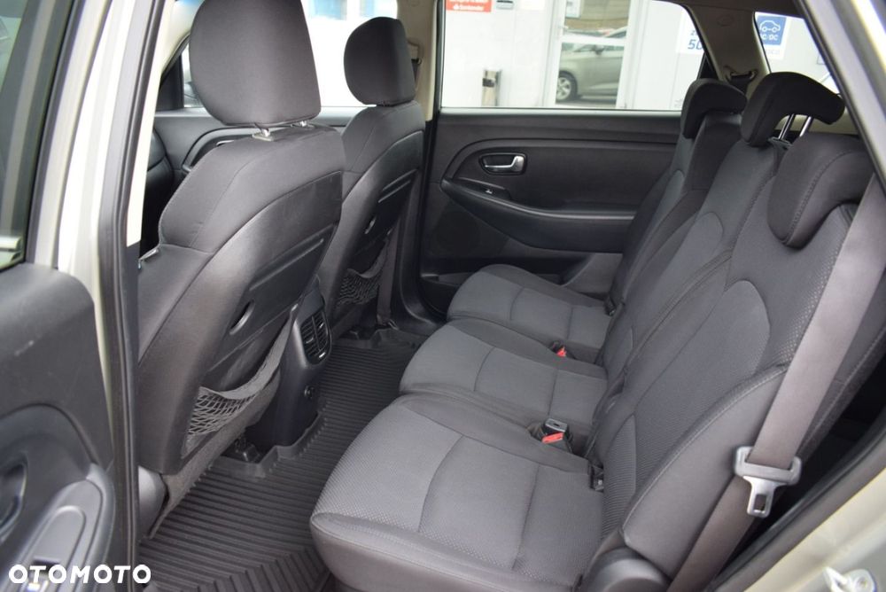 Kia Carens - 19