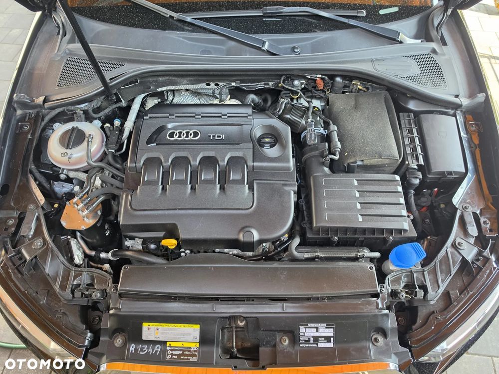 Audi A3 Sportback 1.6 TDI (clean diesel) S tronic S line Sportpaket - 2