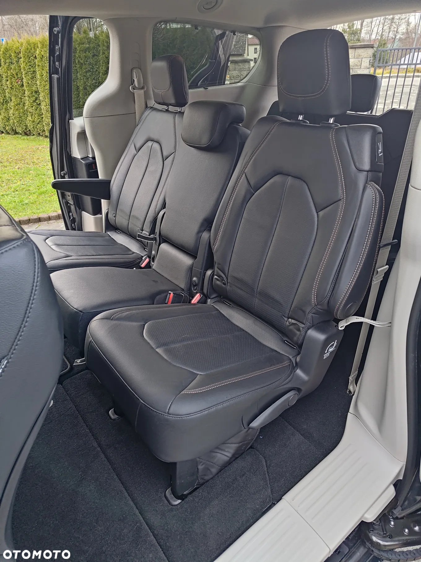 Chrysler Pacifica - 4