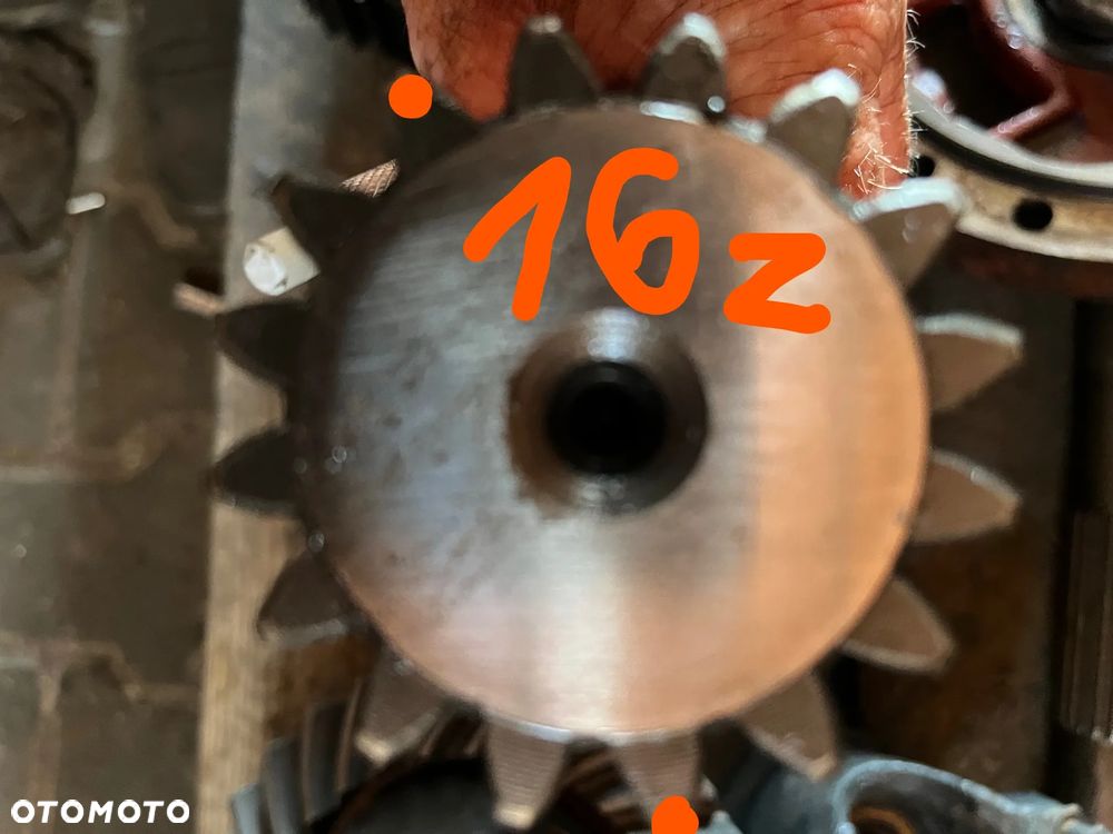 Półośka 16 zębów mostu tylnego CAT 428 - 1